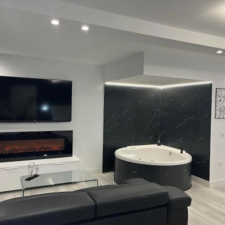 Black And White Suite "La Marinera" Castro Urdiales Dış mekan fotoğraf