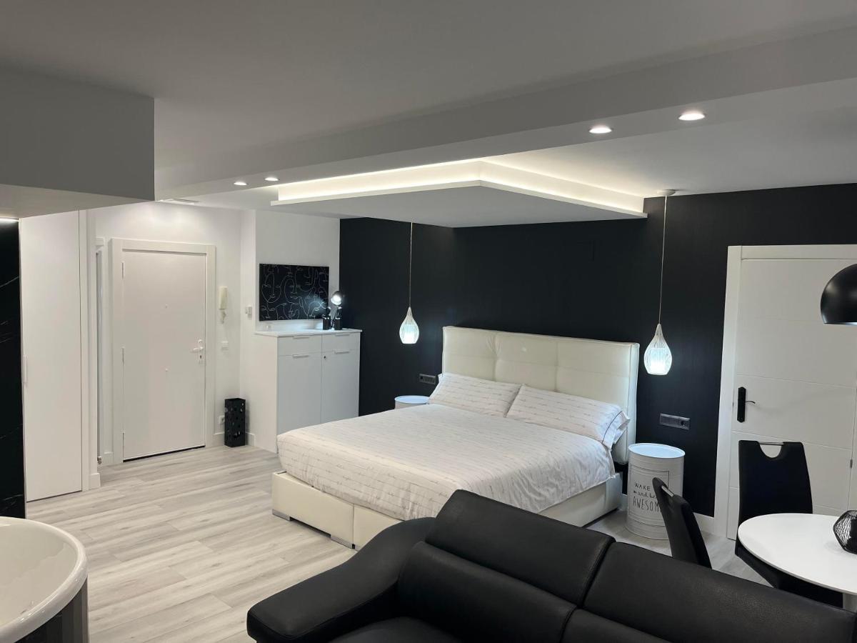 Black And White Suite "La Marinera" Castro Urdiales Dış mekan fotoğraf